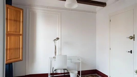Rooms in Barcelona Ciutat Vella - photo 10