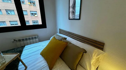 Rooms in El Encinar de los Reyes - photo 3