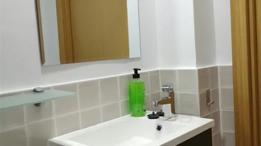 Rooms in Barcelona Ciutat Vella - photo 9