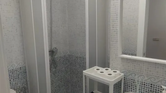 Rooms in Almería - photo 8