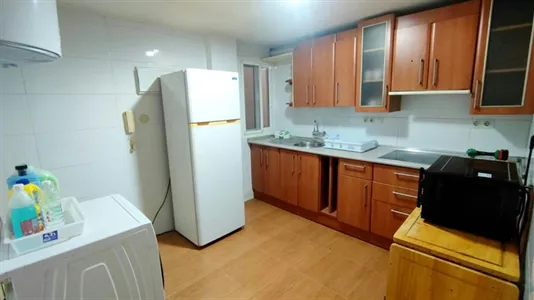 Rooms in Almería - photo 4