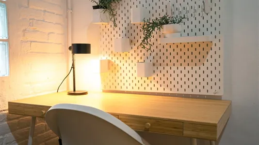 Rooms in Barcelona Ciutat Vella - photo 5