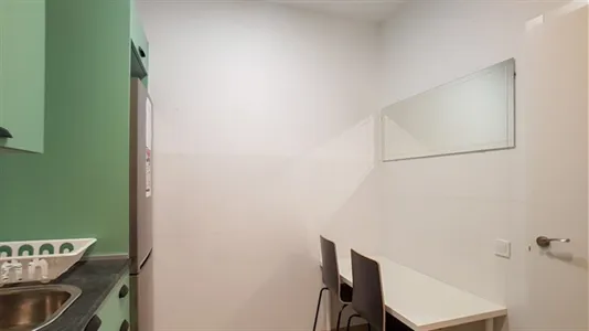 Rooms in Barcelona Eixample - photo 5