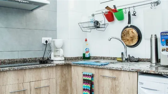 Rooms in Barcelona Ciutat Vella - photo 5