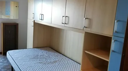 Room for rent in Milano Zona 4 - Vittoria, Forlanini, Milan