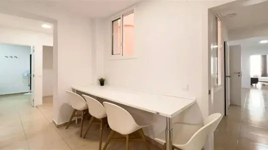 Rooms in Barcelona Ciutat Vella - photo 10