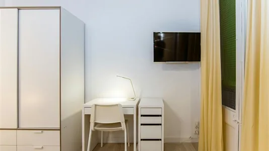 Rooms in Barcelona Ciutat Vella - photo 3