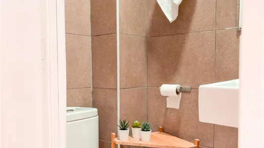 Rooms in Barcelona Ciutat Vella - photo 8