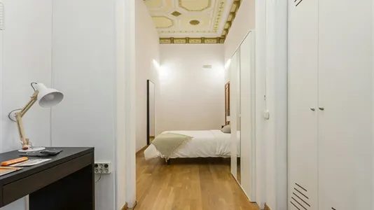 Rooms in Barcelona Ciutat Vella - photo 7