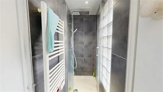 Rooms in Saint-Julien-en-Genevois - photo 8