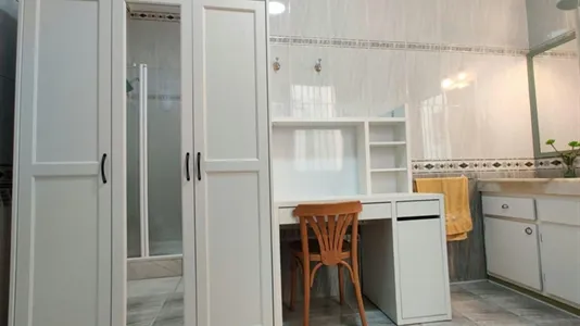 Rooms in Barcelona Ciutat Vella - photo 6