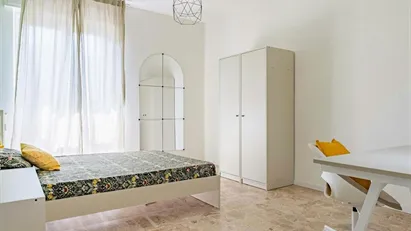 Room for rent in Cinisello Balsamo, Lombardia
