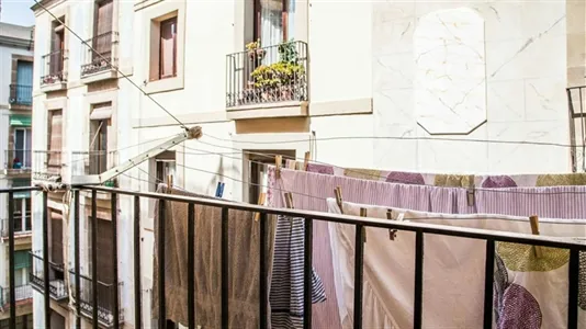 Rooms in Barcelona Ciutat Vella - photo 10