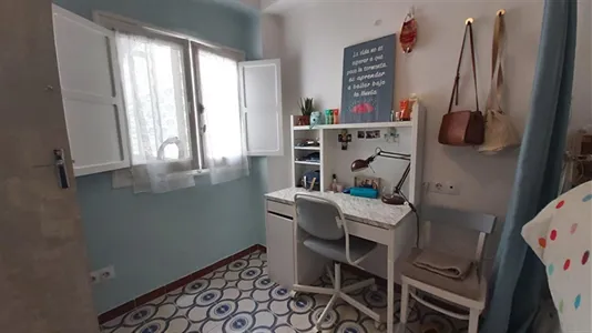 Rooms in Málaga - photo 4