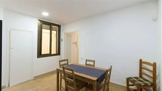 Rooms in Barcelona Ciutat Vella - photo 9