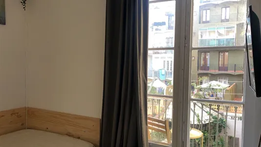Rooms in Barcelona Ciutat Vella - photo 8