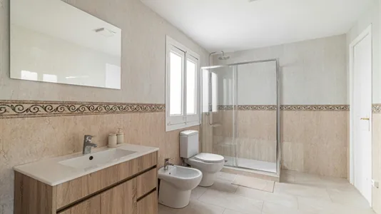 Rooms in Barcelona Ciutat Vella - photo 7