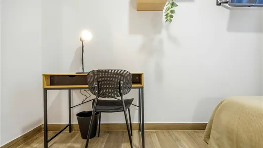 Rooms in Valencia Ciutat Vella - photo 4