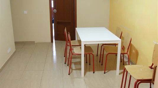 Rooms in Barcelona Ciutat Vella - photo 7