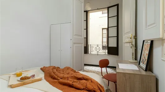 Rooms in Barcelona Ciutat Vella - photo 4