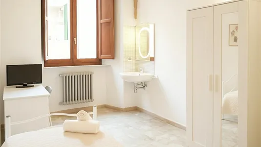 Rooms in Siena - photo 1