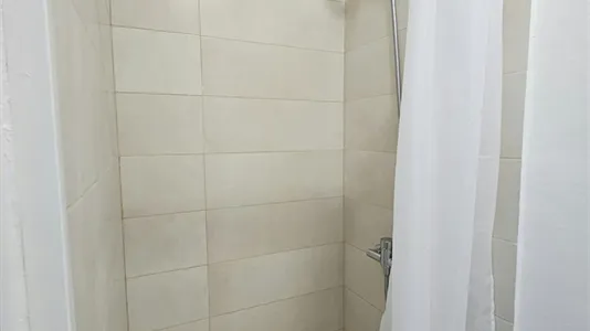 Rooms in Barcelona Eixample - photo 7