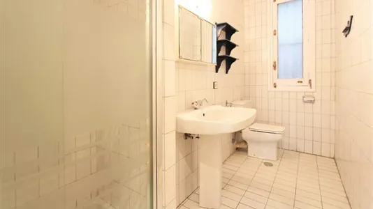 Rooms in Madrid Centro - photo 9