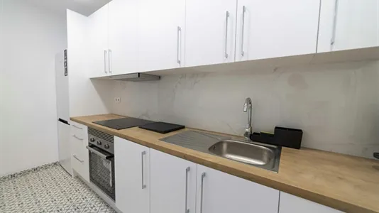 Rooms in Barcelona Sants-Montjuïc - photo 8