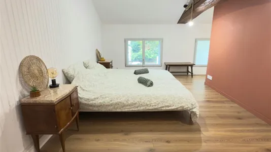 Houses in Libourne - photo 1