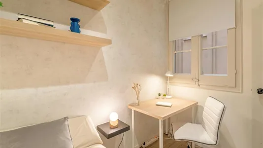 Rooms in Barcelona Eixample - photo 3