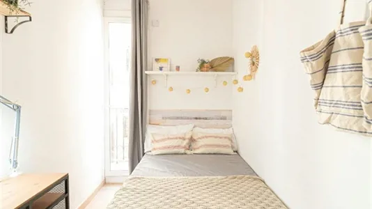 Rooms in Barcelona Ciutat Vella - photo 3