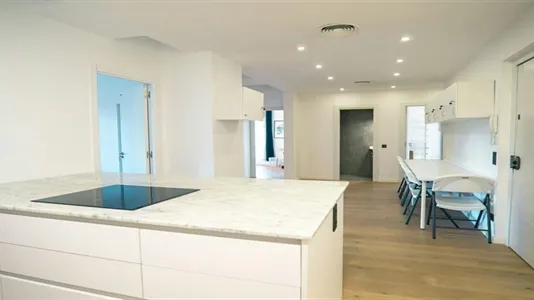 Rooms in Barcelona Ciutat Vella - photo 10