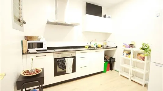 Rooms in Barcelona Eixample - photo 8