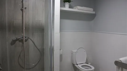 Rooms in Madrid Centro - photo 10