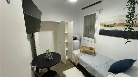 Rooms in Barcelona Sants-Montjuïc - photo 5