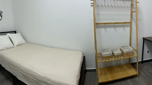 Rooms in Barcelona Ciutat Vella - photo 3