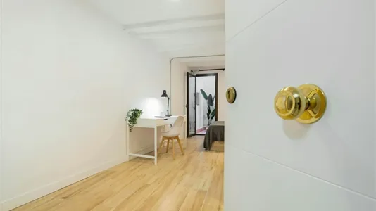 Apartments in Barcelona Ciutat Vella - photo 4