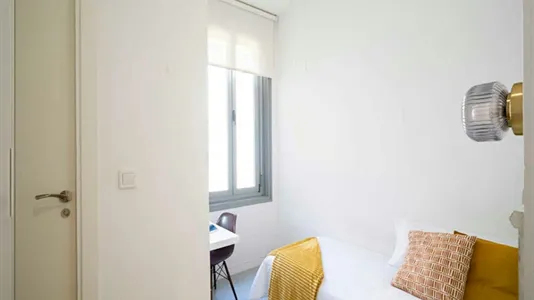 Rooms in Madrid Centro - photo 8
