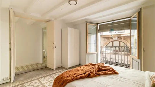 Rooms in Barcelona Ciutat Vella - photo 4