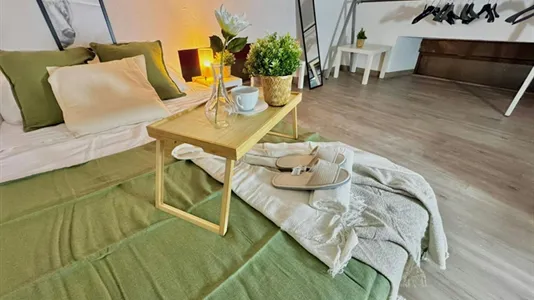 Rooms in Madrid Centro - photo 1