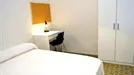 Room for rent, Barcelona, &lt;span class=&quot;blurred street&quot; onclick=&quot;ProcessAdRequest(11970610)&quot;&gt;&lt;span class=&quot;hint&quot;&gt;See streetname&lt;/span&gt;[xxxxxxxxxxxxx]&lt;/span&gt;