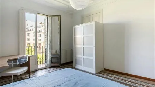 Rooms in Barcelona Eixample - photo 2