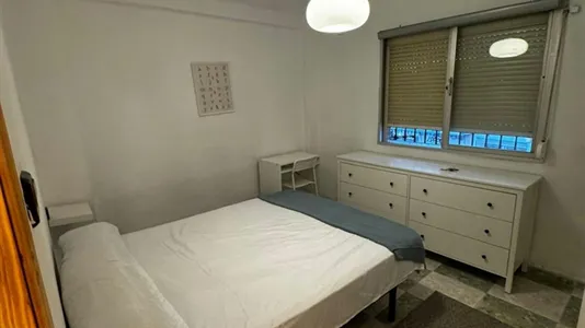 Rooms in Málaga - photo 2