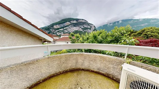 Houses in Grenoble - photo 2
