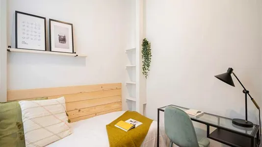 Rooms in Madrid Centro - photo 8