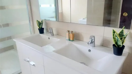 Rooms in Paterna - photo 10