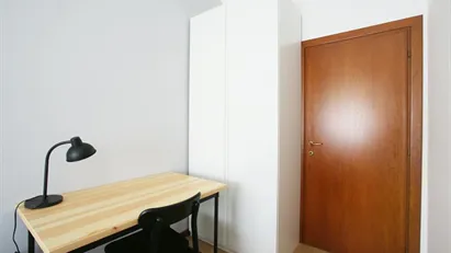 Room for rent in Milano Zona 7 - Baggio, De Angeli, San Siro, Milan