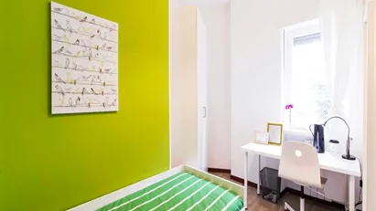 Room for rent in Milano Zona 6 - Barona, Lorenteggio, Milan