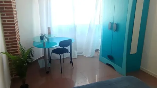 Rooms in Almería - photo 4