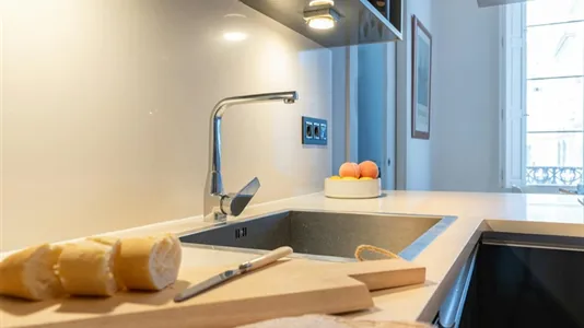 Rooms in Barcelona Ciutat Vella - photo 5